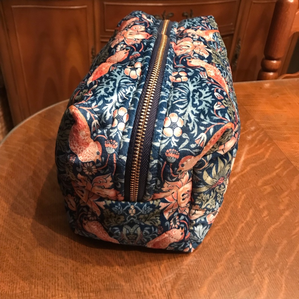 William Morris Strawberry Thief Large Wash Bag NWT - Picture 5 of 7
